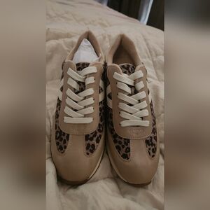 NWOB DOLCE VITA Sneakers